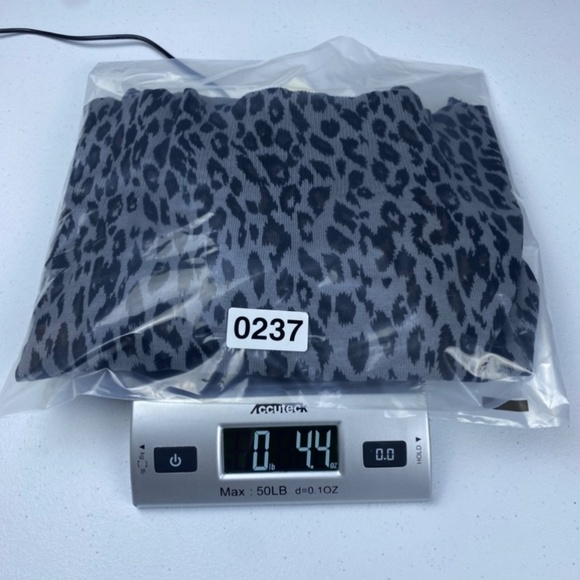 White House‎ Black Market Cardigan Crop Button Animal Print Silk Gray/Blue W S - Picture 6 of 8